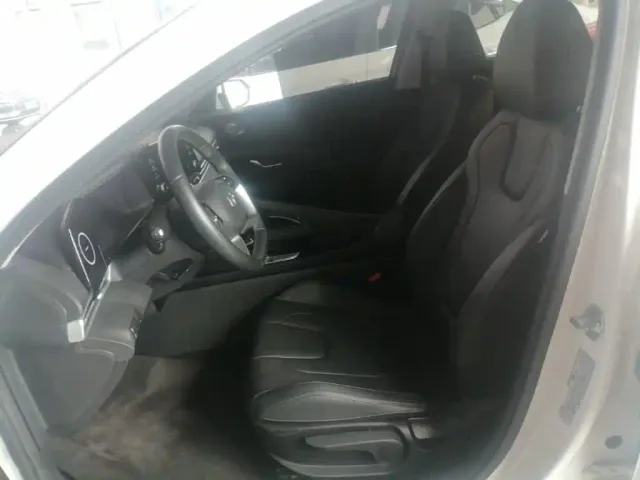 Hyundai Elantra — Фото автомобиля 14