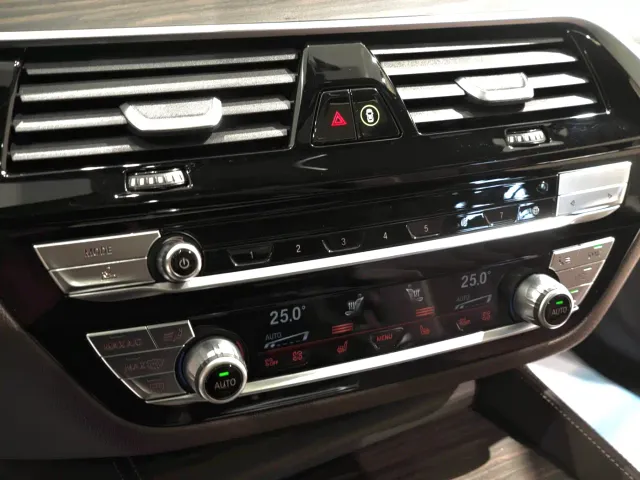 BMW 5 Series — Фото автомобиля 12