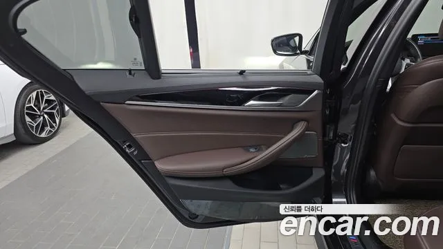 BMW 5 Series — Фото автомобиля 14