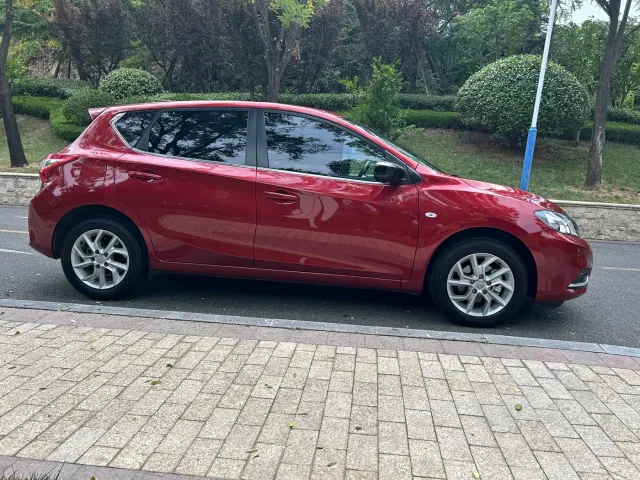 Nissan Tiida — Фото автомобиля 10