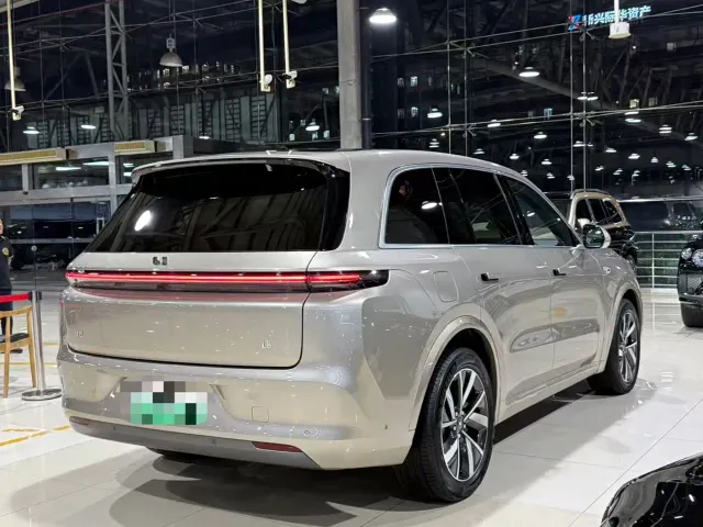 Li Auto L8 — Фото автомобиля 24