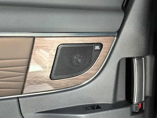 Toyota Alphard — Фото автомобиля 19