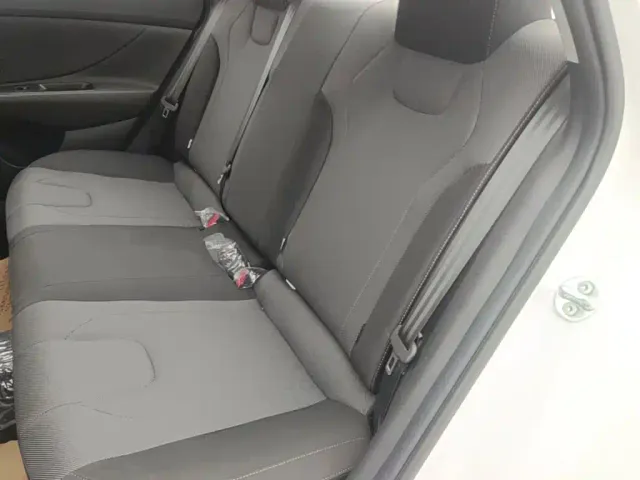 Hyundai Elantra — Фото автомобиля 16