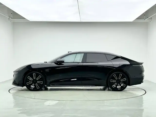 Lynk & Co 10 EM-P — Фото автомобиля 9