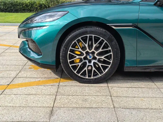 Denza Z9GT — Фото автомобиля 6