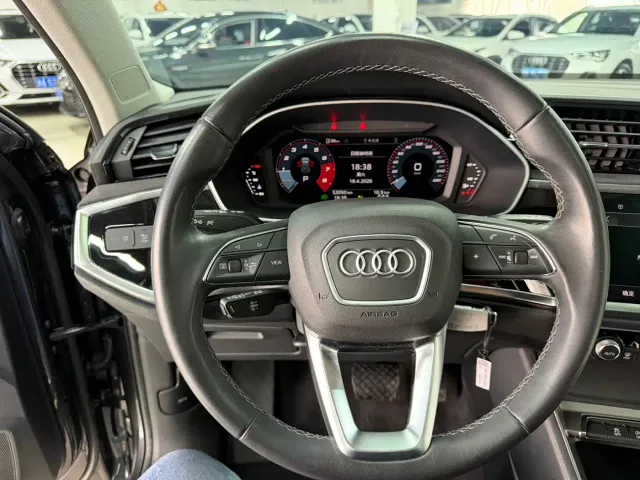 Audi Q3 — Фото автомобиля 11