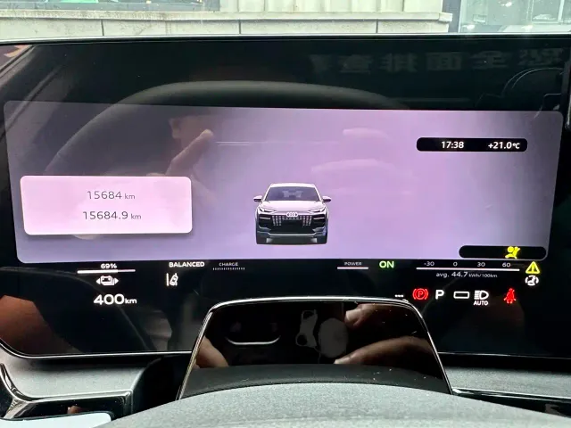 Audi Q6L e-tron — Фото автомобиля 16