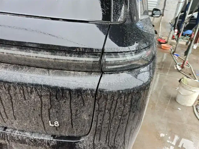 Li Auto L8 — Фото автомобиля 7