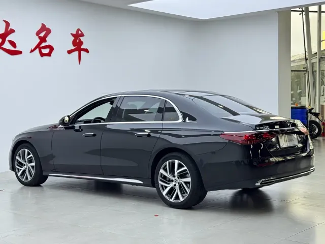 Mercedes-Benz E-Class — Фото автомобиля 21