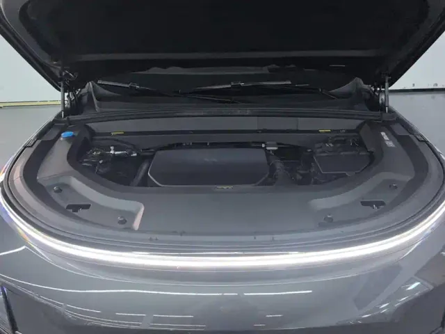 Li Auto L8 — Фото автомобиля 10