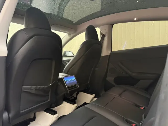 Tesla Model Y — Фото автомобиля 20