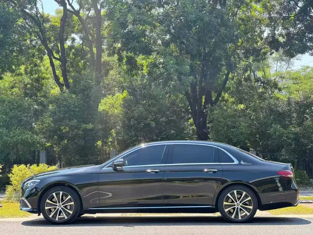 Mercedes-Benz E-Class — Фото автомобиля 5