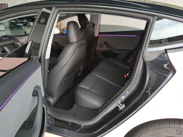 Tesla Model 3 — Фото автомобиля 11