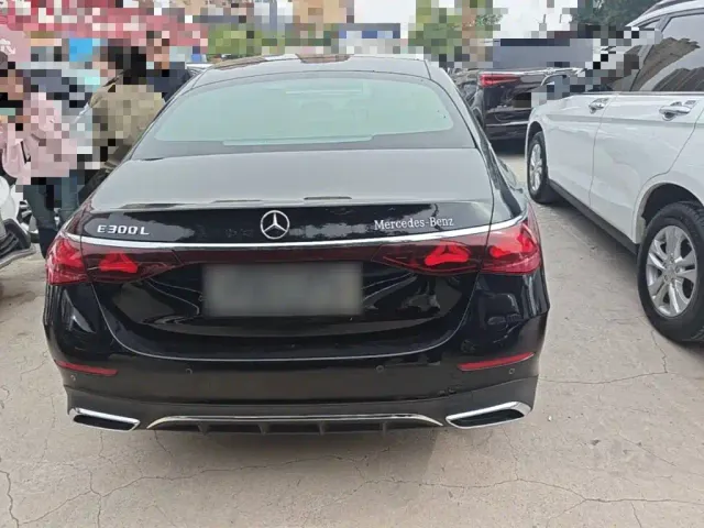 Mercedes-Benz E-Class — Фото автомобиля 5