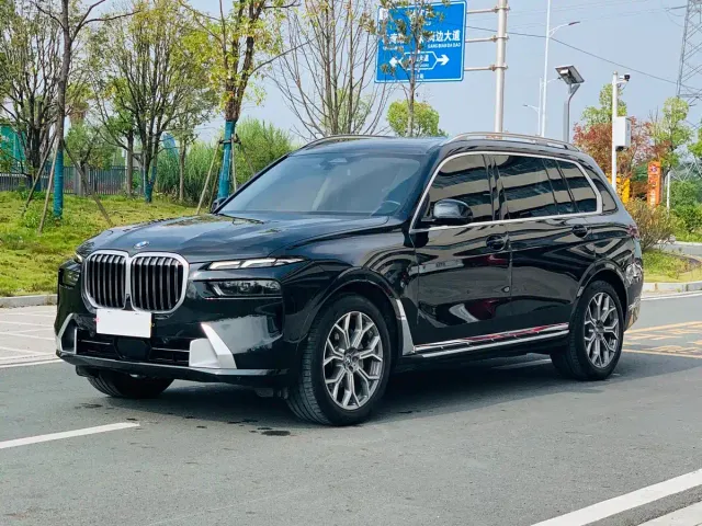 Фотография автомобиля — BMW X7