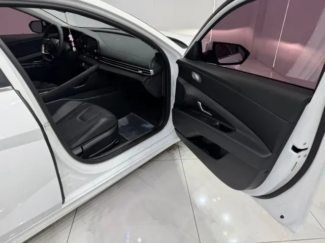 Hyundai Elantra — Фото автомобиля 19