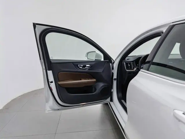 Volvo S60 — Фото автомобиля 8