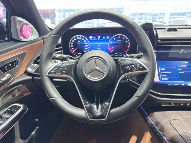 Mercedes-Benz E-Class — Фото автомобиля 10
