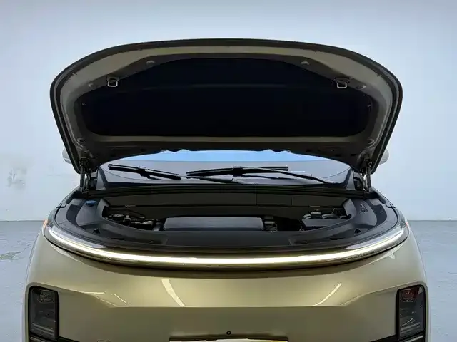 Li Auto L9 — Фото автомобиля 13