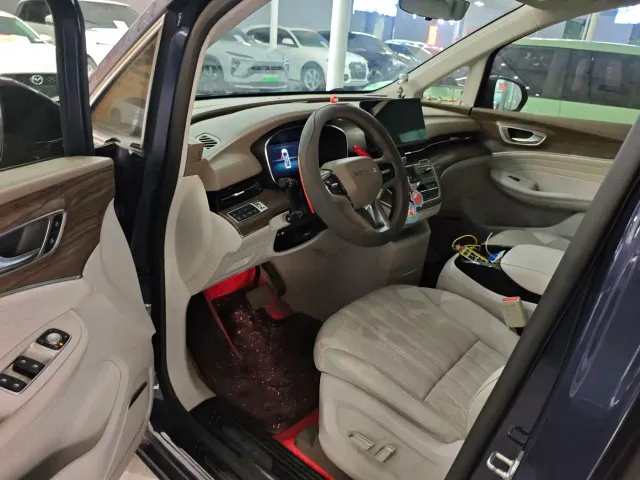 Roewe iMAX8 — Фото автомобиля 11