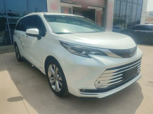 Toyota Sienna — Фото автомобиля 21