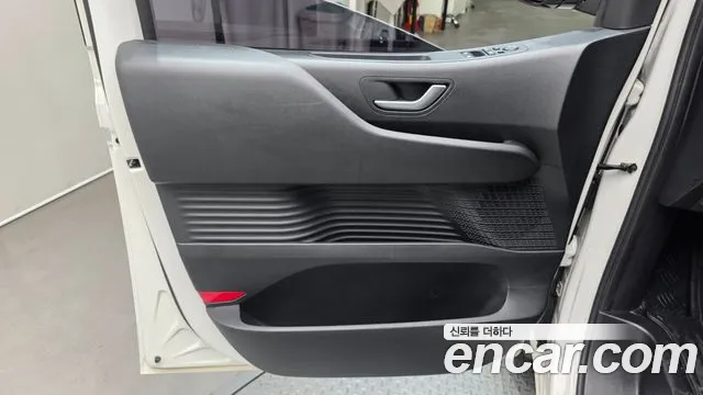 Hyundai Staria Staria 4WD Tourer 9 мест — Фото автомобиля 6