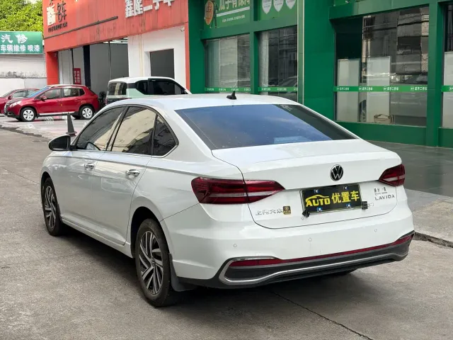 Volkswagen Lavida — Фото автомобиля 12