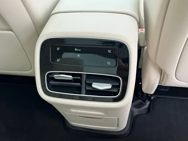 BYD Seal 08 — Фото автомобиля 15