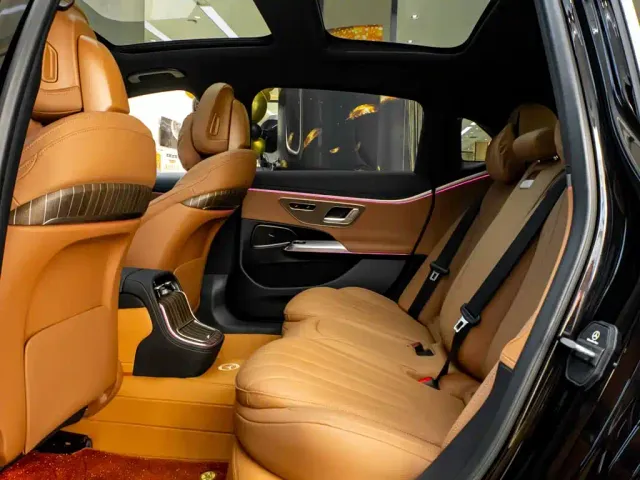 Mercedes-Benz E-Class — Фото автомобиля 26