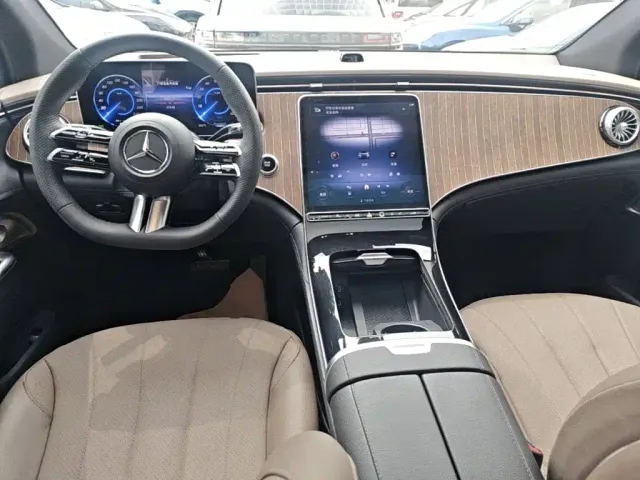 Mercedes-Benz EQE SUV — Фото автомобиля 9