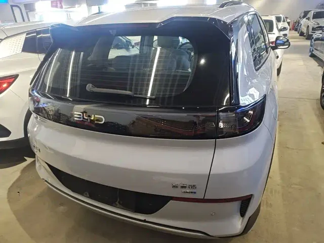 BYD Sealion 05 EV — Фото автомобиля 5