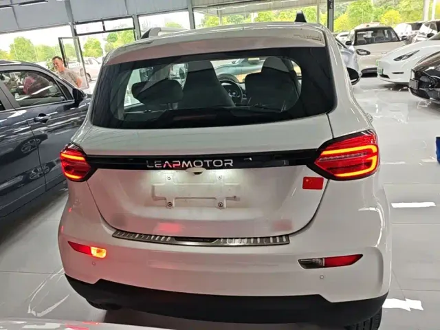 Leapmotor T03 — Фото автомобиля 5