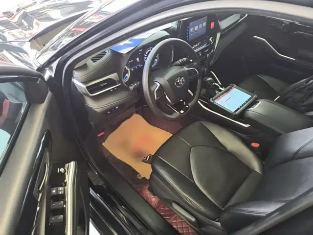 Toyota Highlander — Фото автомобиля 15