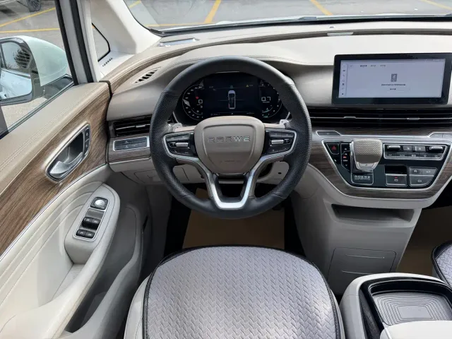 Roewe iMAX8 — Фото автомобиля 18
