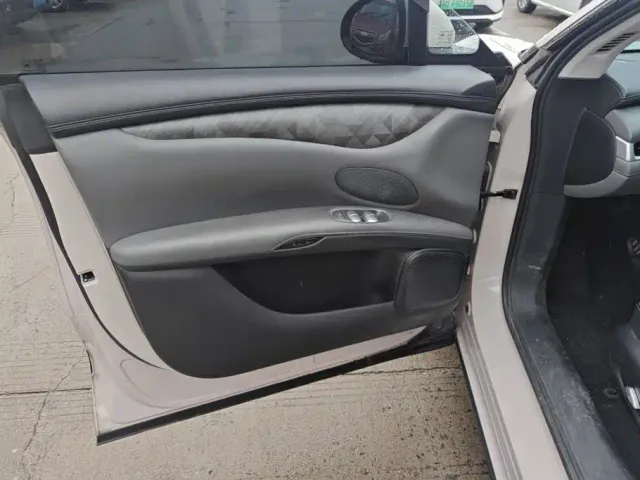 IM Motors LS6 — Фото автомобиля 7