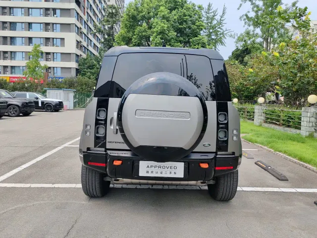 Land Rover Defender — Фото автомобиля 4
