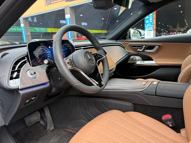 Mercedes-Benz E-Class — Фото автомобиля 4