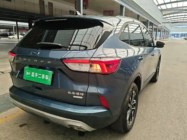 Ford Escape — Фото автомобиля 7