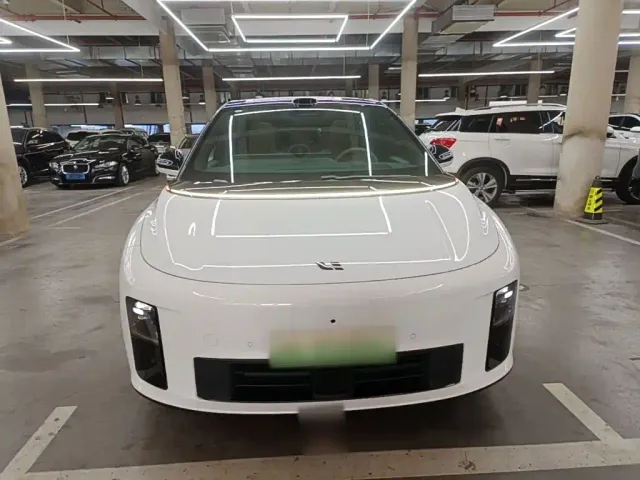 Li Auto i6 — Фото автомобиля 2