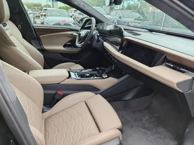 Audi A6L e-tron — Фото автомобиля 10