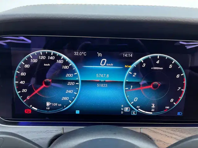 Mercedes-Benz E-Class — Фото автомобиля 26