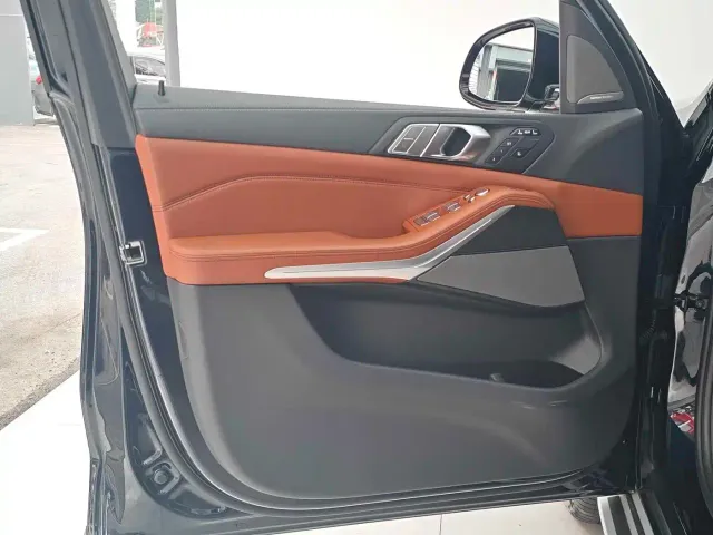 BMW X7 — Фото автомобиля 10