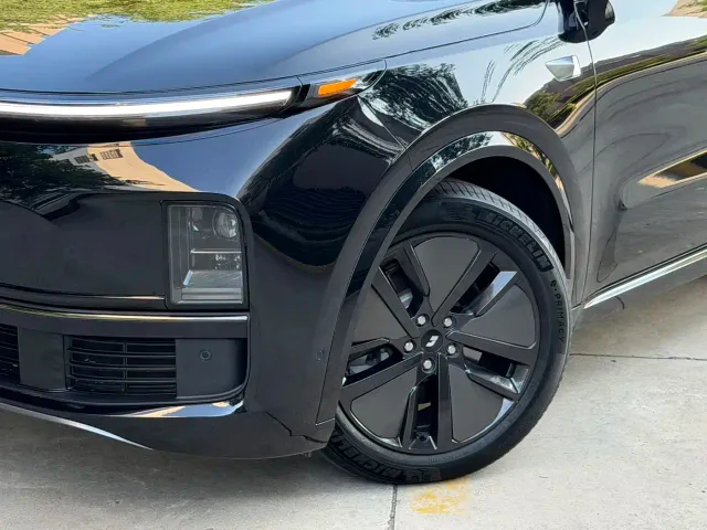Li Auto L8 — Фото автомобиля 13