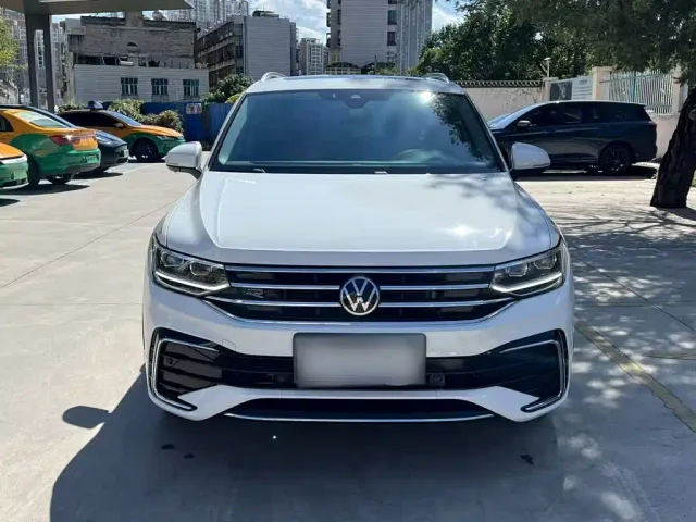 Volkswagen Tiguan L — Фото автомобиля 2