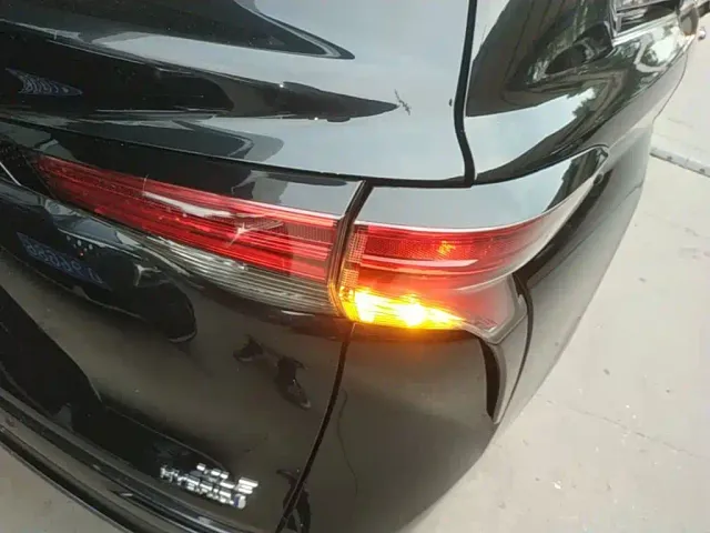 Toyota Sienna — Фото автомобиля 7