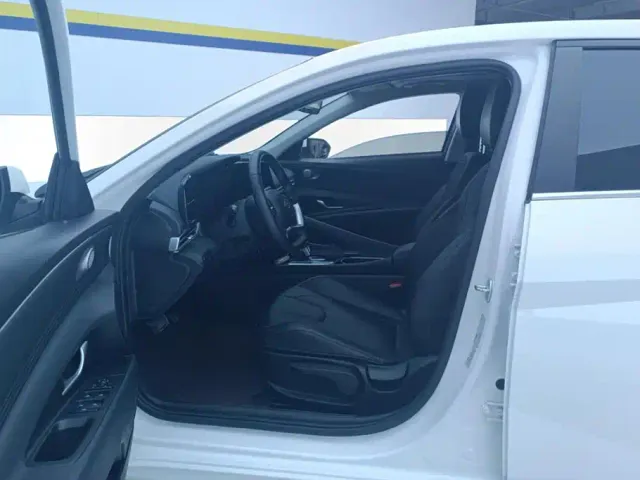 Hyundai Elantra — Фото автомобиля 9
