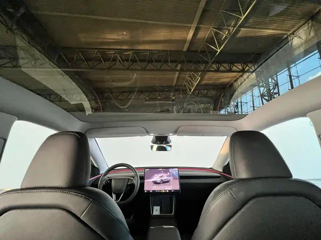 Tesla Model Y — Фото автомобиля 14
