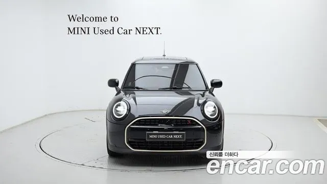 MINI Cooper Generation 4 — Фото автомобиля 3