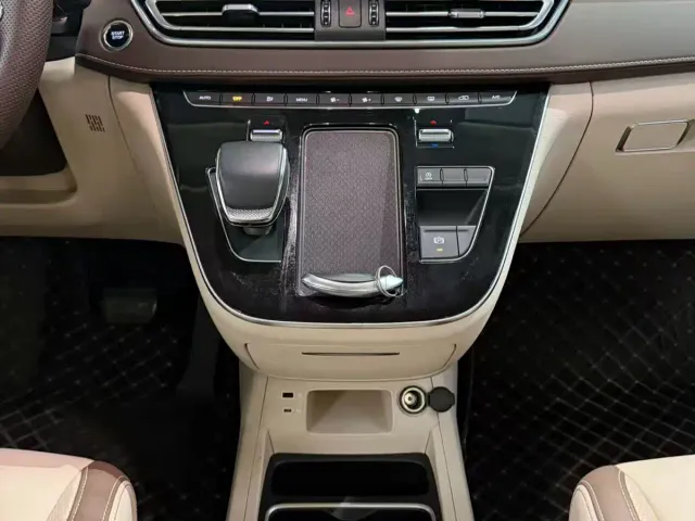 Bestune Besturn M9 — Фото автомобиля 13