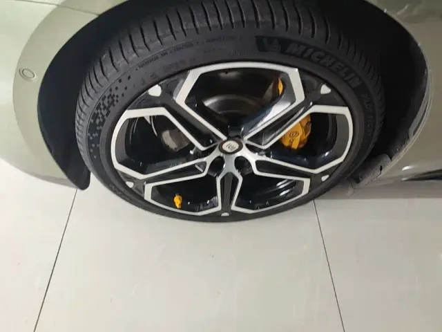 Xiaomi SU7 — Фото автомобиля 22